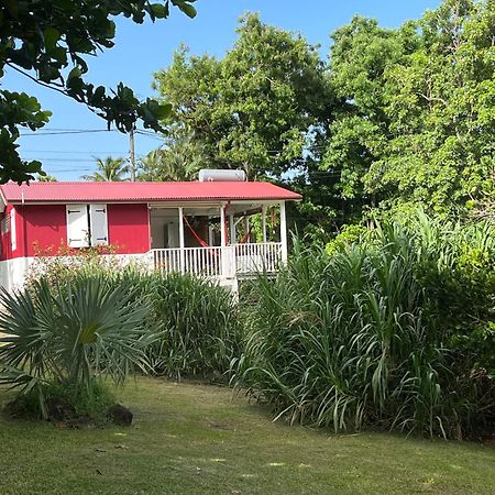 Grand Bungalow Avec Piscine Et Vue Mer Bouillante Luaran gambar