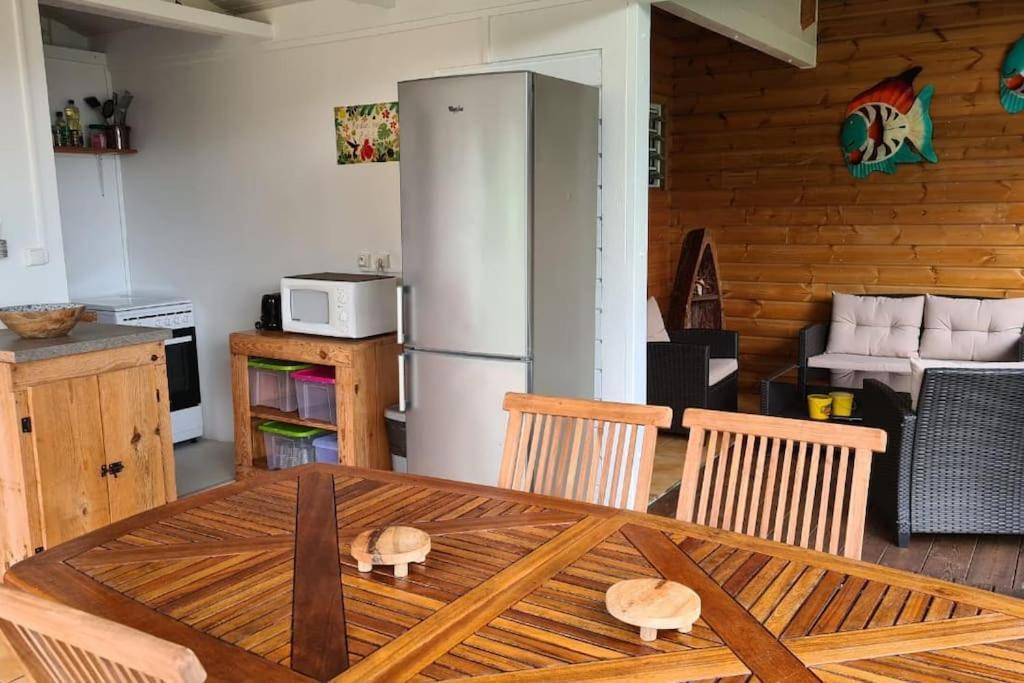Grand Bungalow Avec Piscine Et Vue Mer Bouillante Luaran gambar