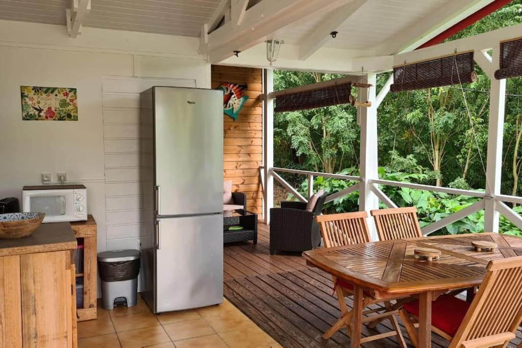 Grand Bungalow Avec Piscine Et Vue Mer Bouillante Luaran gambar