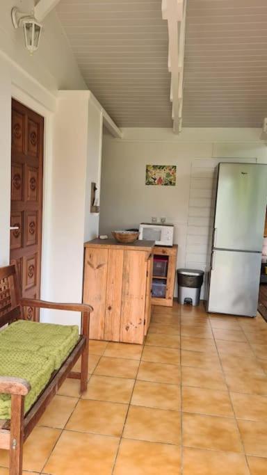 Grand Bungalow Avec Piscine Et Vue Mer Bouillante Luaran gambar