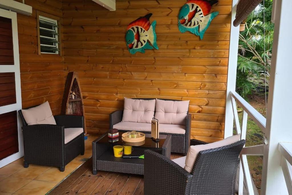 Grand Bungalow Avec Piscine Et Vue Mer Bouillante Luaran gambar