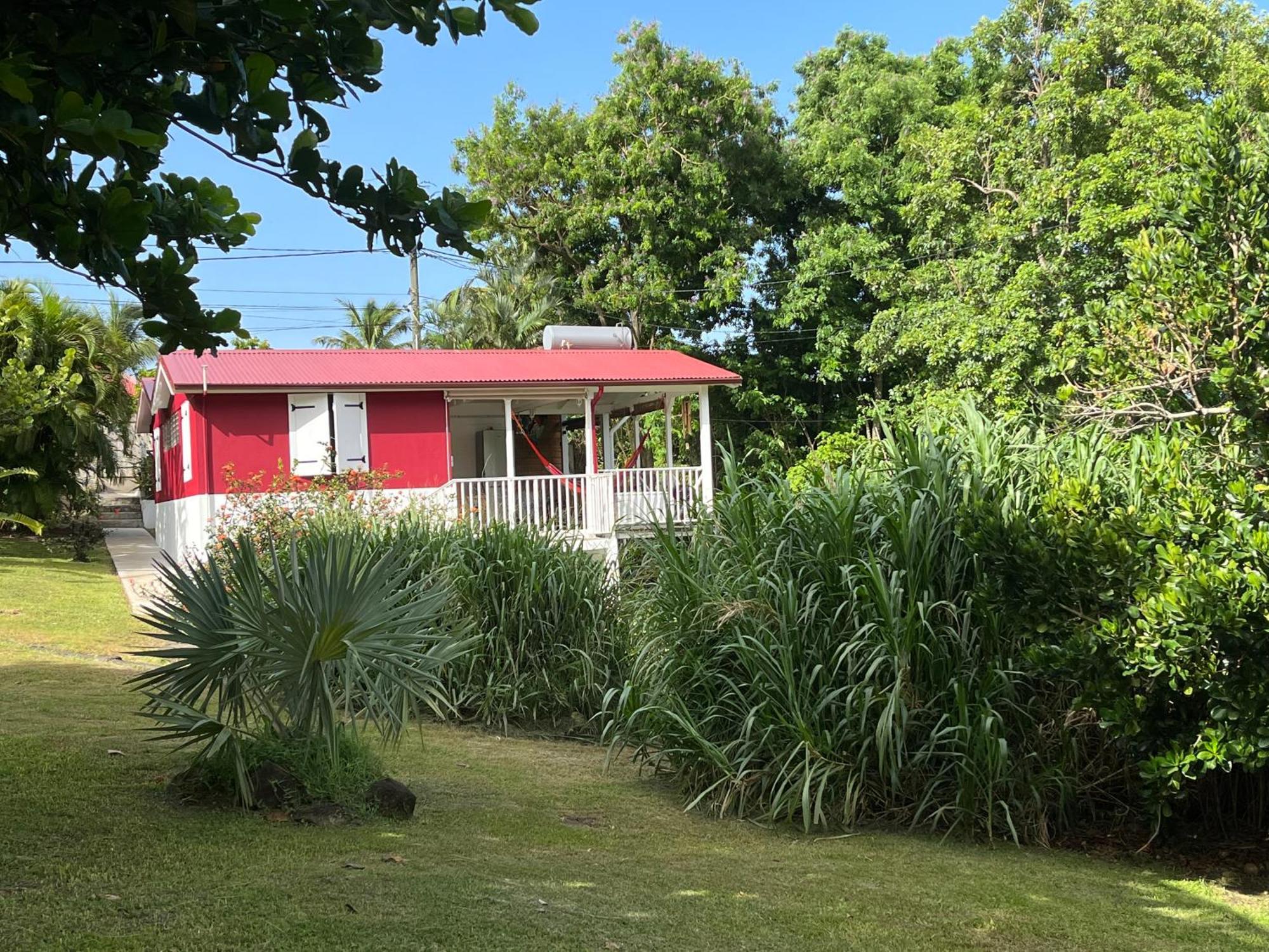 Grand Bungalow Avec Piscine Et Vue Mer Bouillante Luaran gambar